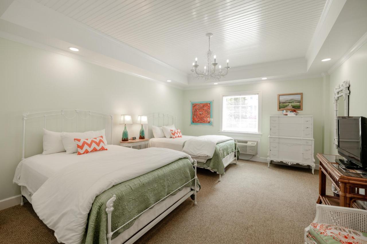 The Chesapeake Inn Urbanna Экстерьер фото